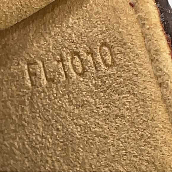 Auth  Louis Vuitton Monogram Pochette Florentine - Picture 10 of 11